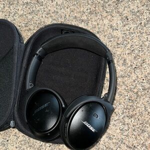 Bose Black Wireless noise canceling Headphones
